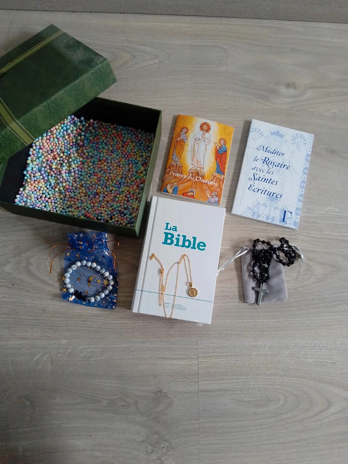 Lot Boîte cadeau articles religieux neufs